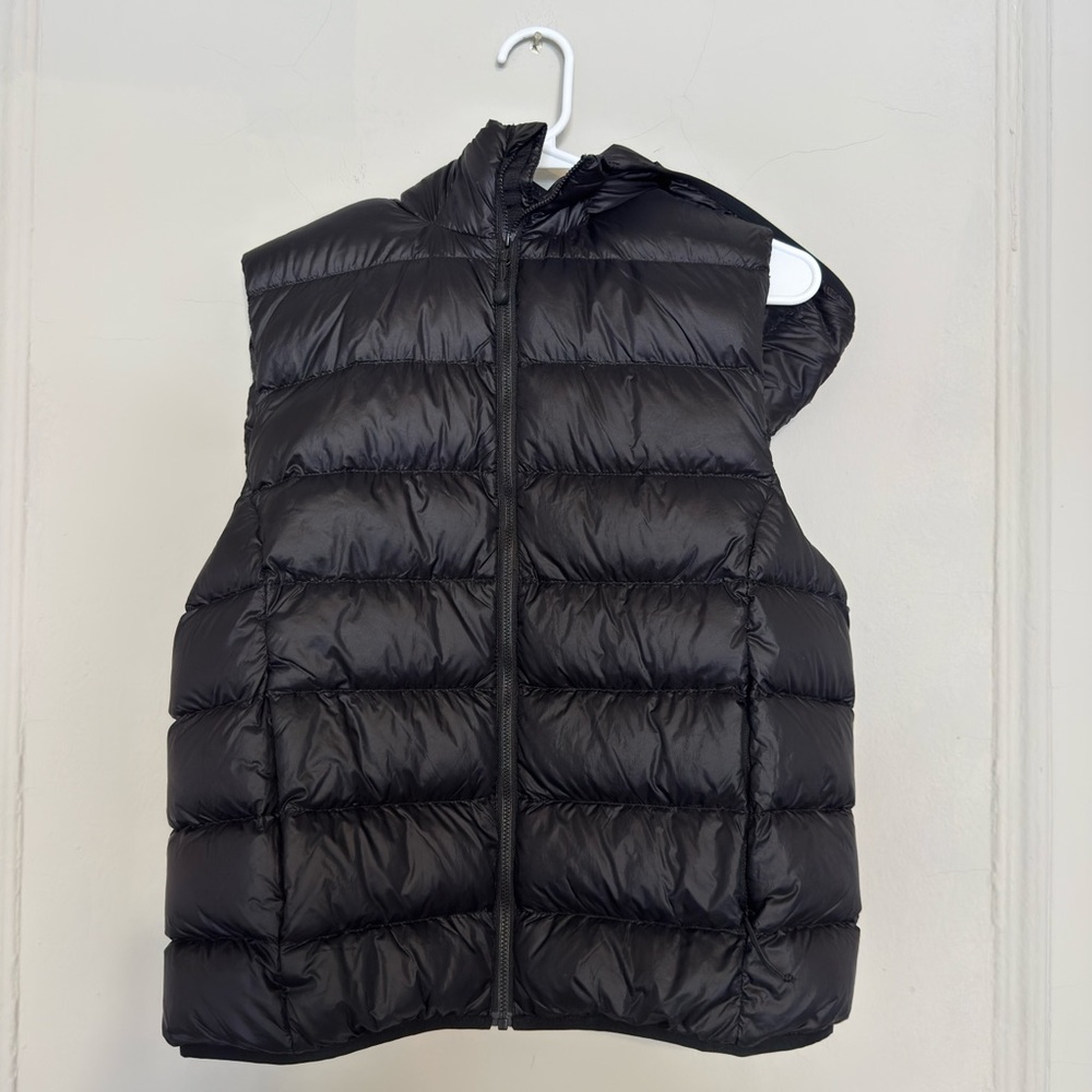 Aritzia TNA Black Puffer Vest
